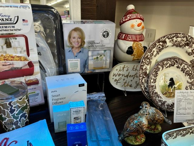 McKynleigh Harrell & Dylan Johnson registry gift selection 4
